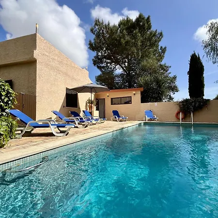 Paradise House Pool Garden