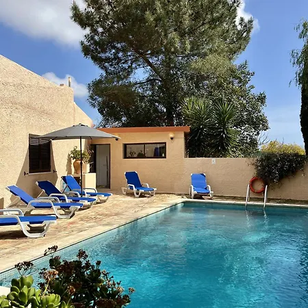 Paradise House Pool Garden